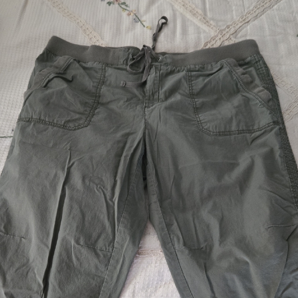 Casual Green Cropped Pants